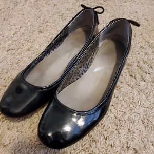 Anne Klein patent flats